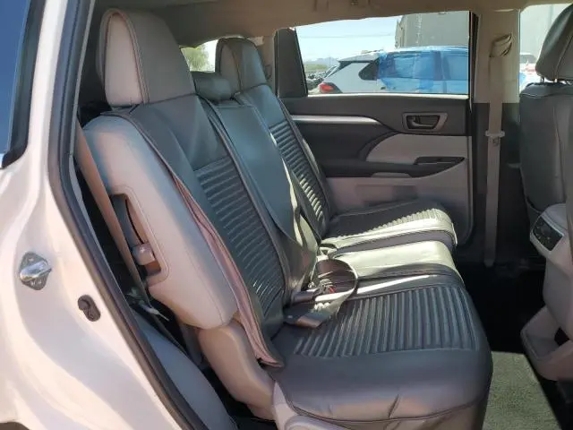 2019 TOYOTA HIGHLANDER LE  
