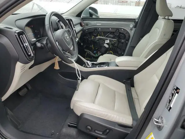 2024 VOLVO XC40 PLUS  