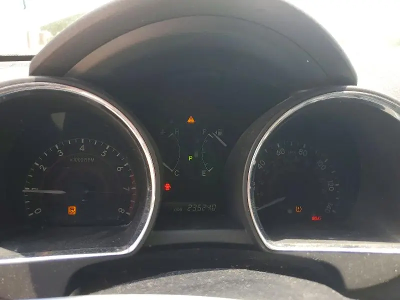 2011 TOYOTA HIGHLANDER SE  