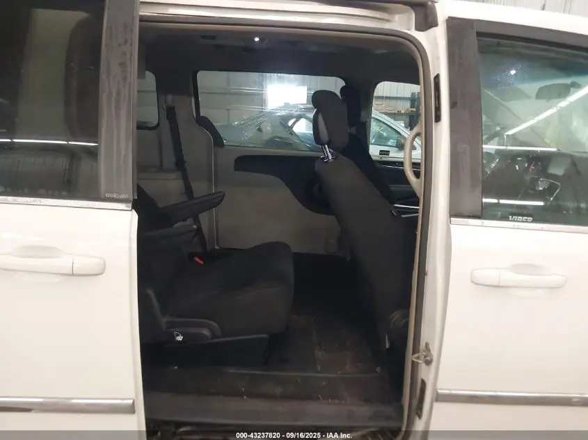 2011 CHRYSLER TOWN & COUNTRY TOURING