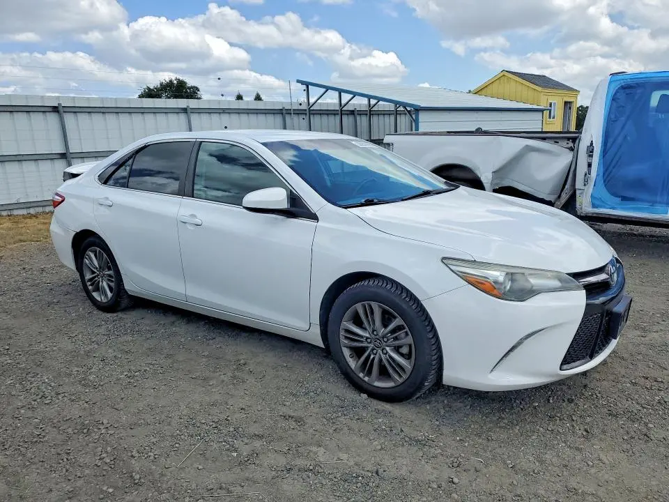 2016 TOYOTA CAMRY SE  