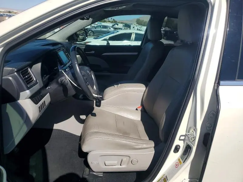 2015 TOYOTA HIGHLANDER XLE  