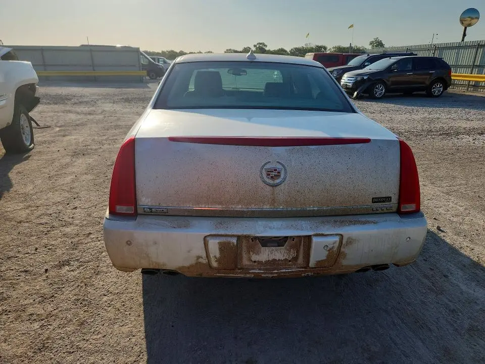 2010 CADILLAC DTS LUXURY COLLECTION  
