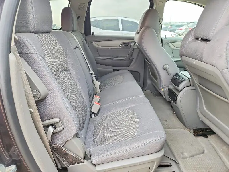 2013 CHEVROLET TRAVERSE LS  