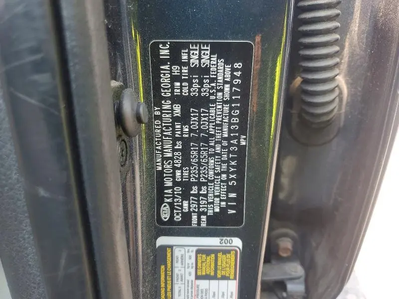 2011 KIA SORENTO LX  