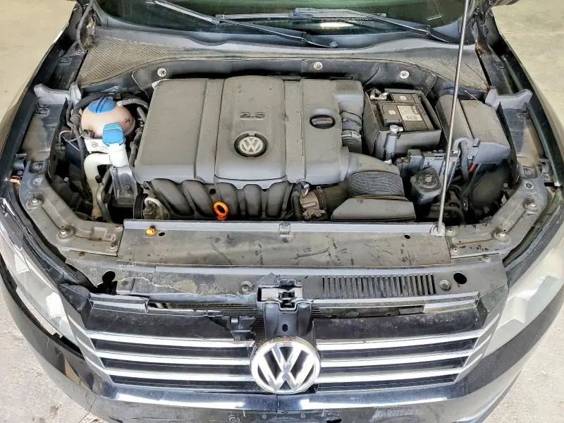 2013 VOLKSWAGEN PASSAT SE  