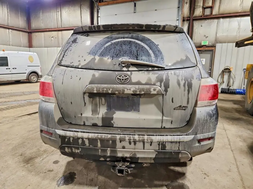 2011 TOYOTA HIGHLANDER SE  