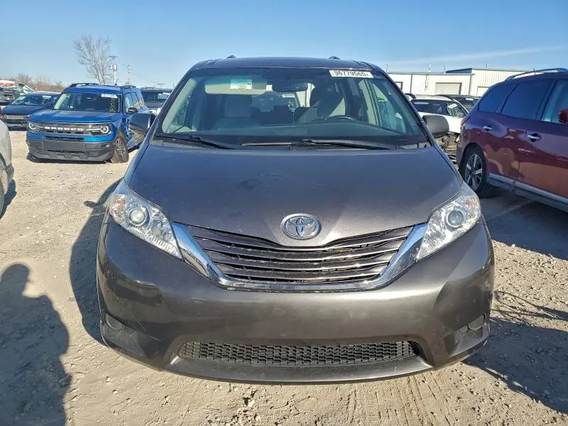 2016 TOYOTA SIENNA LE  