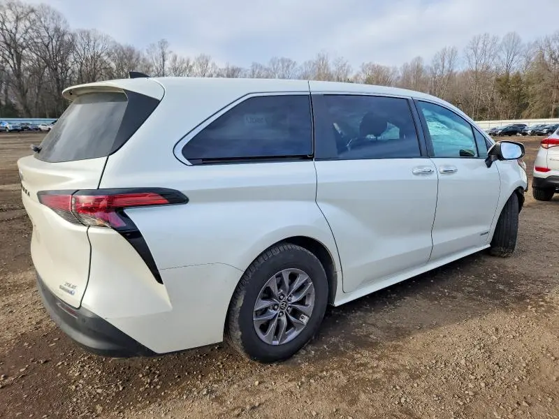 2021 TOYOTA SIENNA   