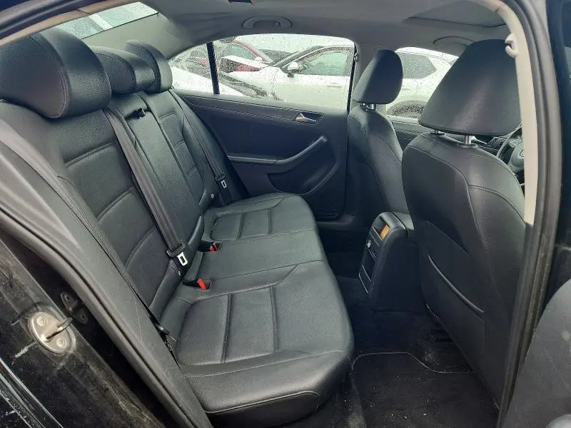 2011 VOLKSWAGEN JETTA SE  