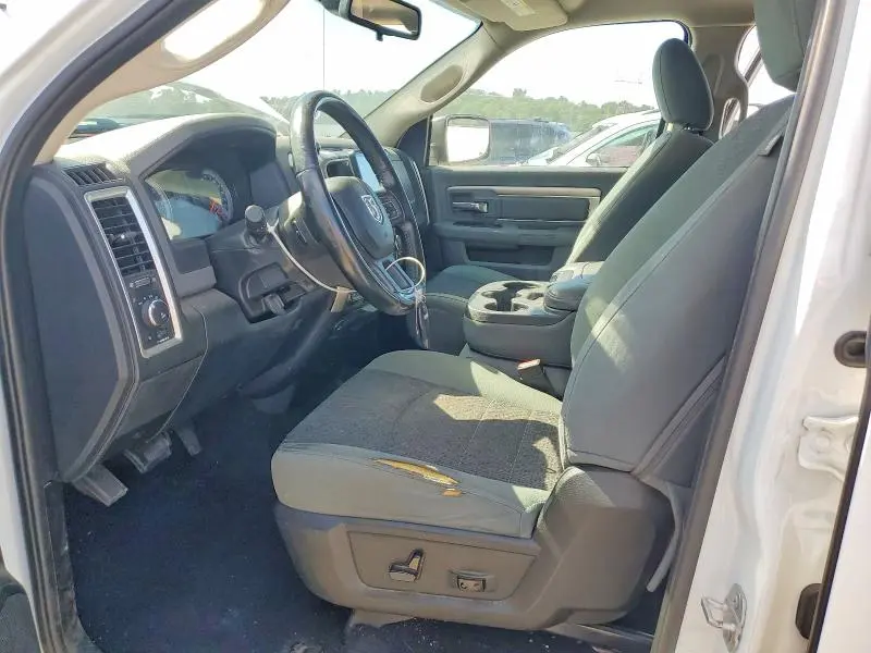 2016 RAM 1500 SLT  