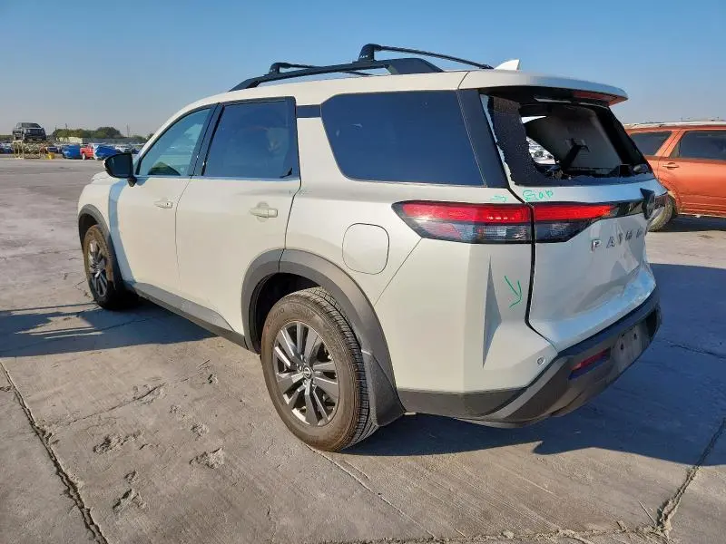 2022 NISSAN PATHFINDER SV  