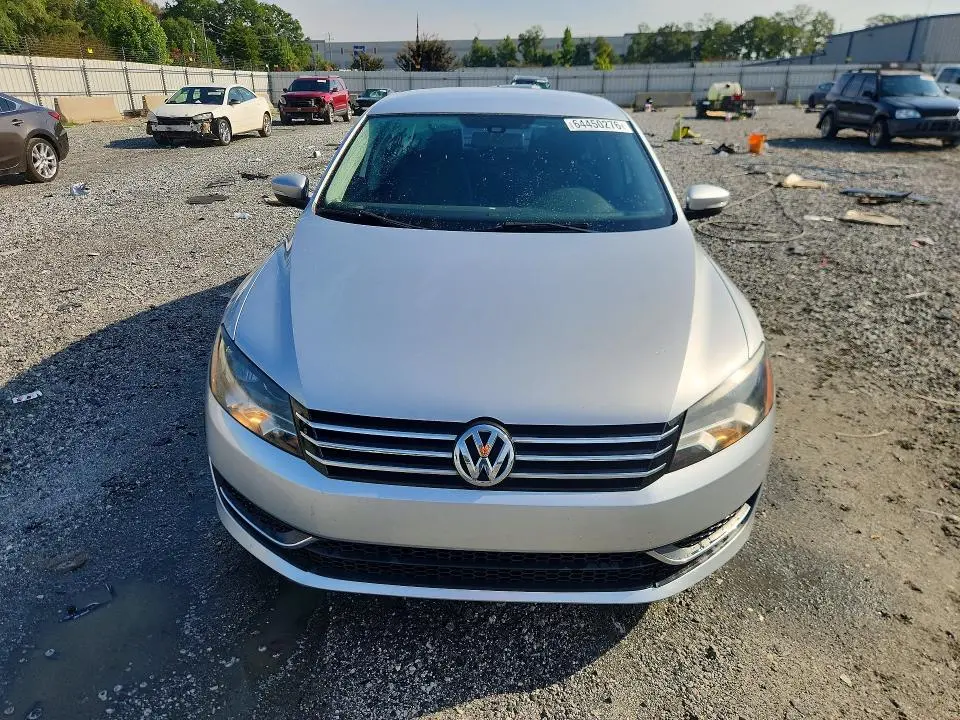 2013 VOLKSWAGEN PASSAT SE  