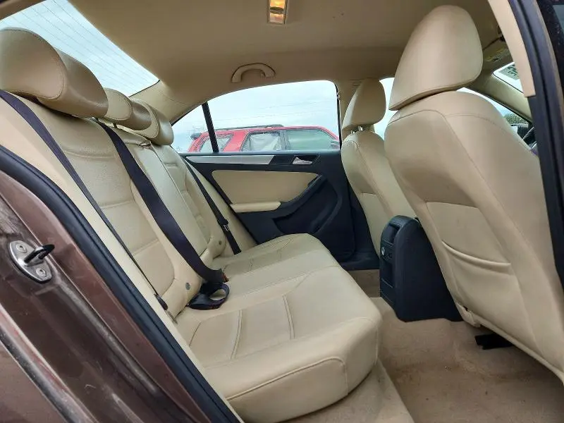 2013 VOLKSWAGEN JETTA SE  