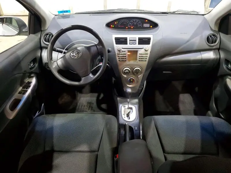 2010 TOYOTA YARIS BASE  