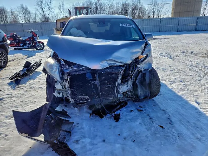 2018 TOYOTA SIENNA XLE  