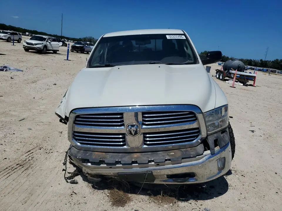 2016 RAM 1500 SLT  