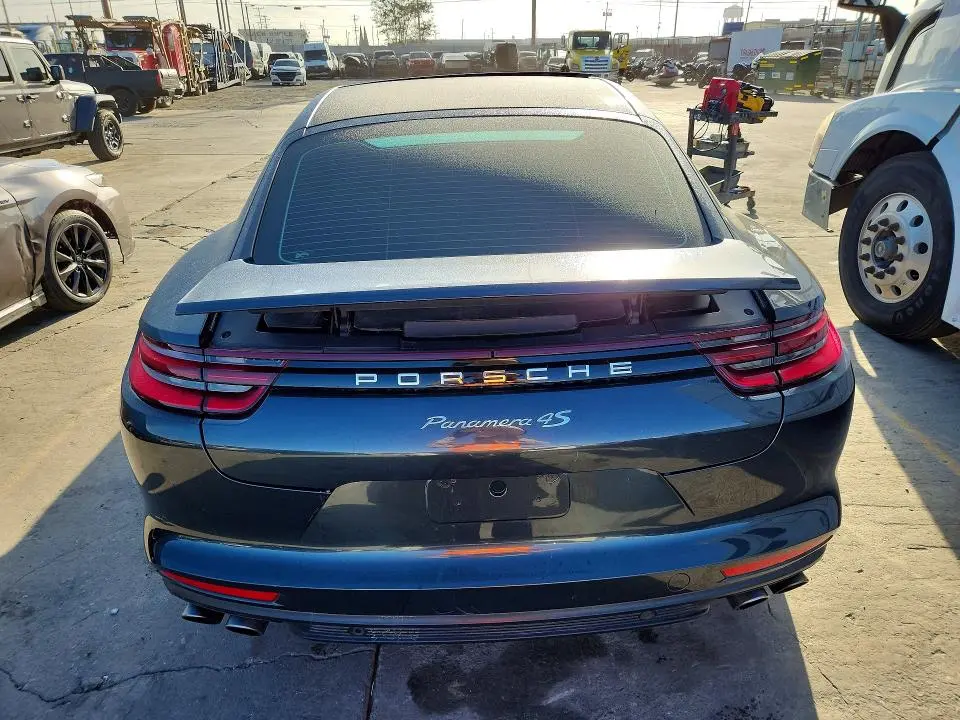 2017 PORSCHE PANAMERA 4S  