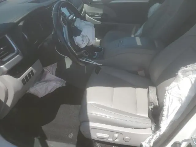 2018 TOYOTA HIGHLANDER SE  