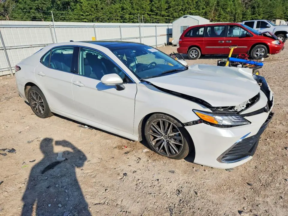 2023 TOYOTA CAMRY XLE  