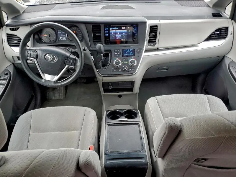 2017 TOYOTA SIENNA LE  