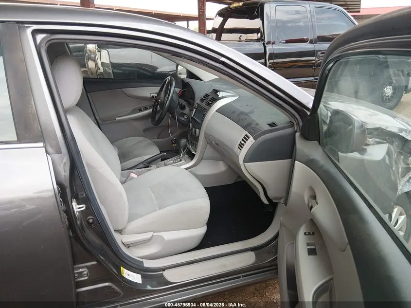 2013 TOYOTA COROLLA LE