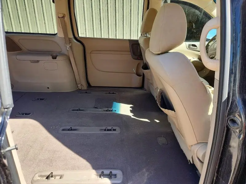 2010 KIA SEDONA LX  