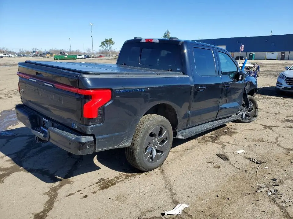 2022 FORD F150 LIGHTNING PRO  