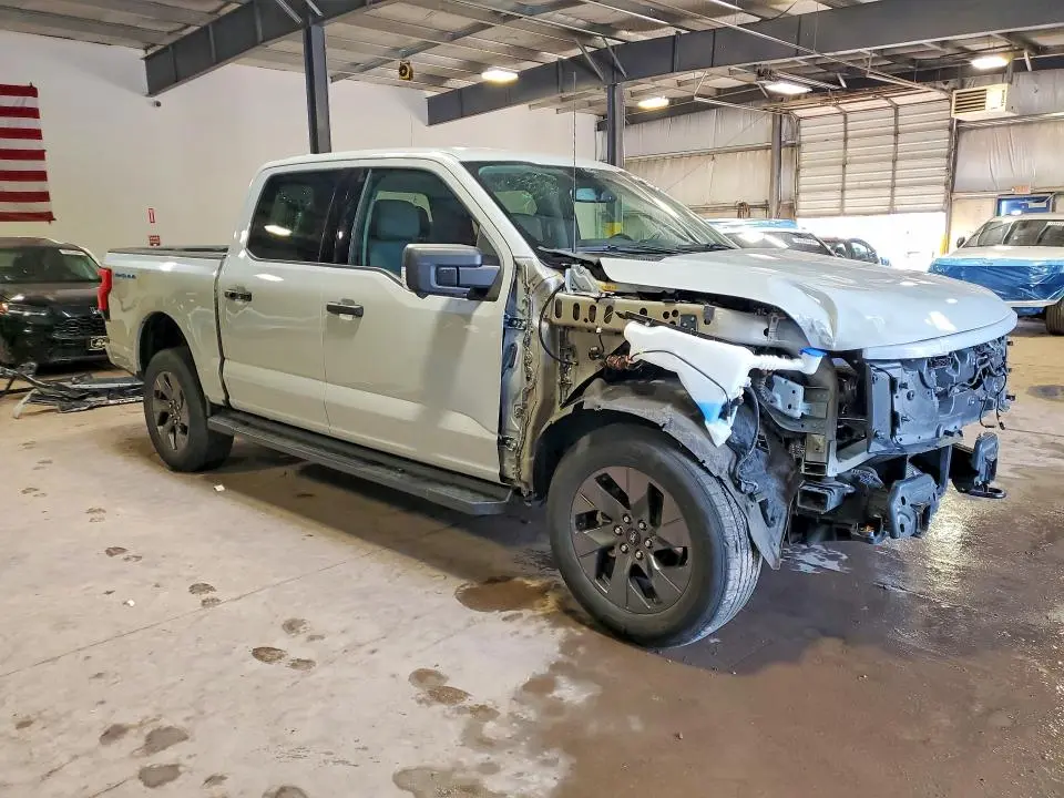 2024 FORD F150 LIGHTNING XLT  