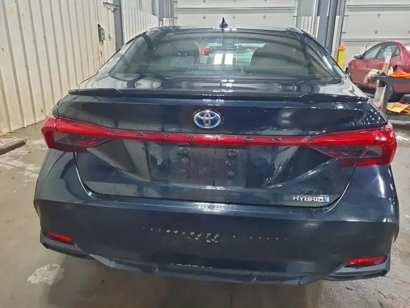 2021 TOYOTA AVALON XSE  