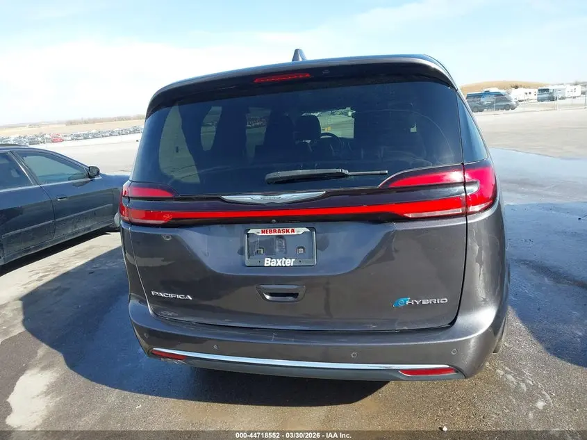 2022 CHRYSLER PACIFICA HYBRID TOURING L