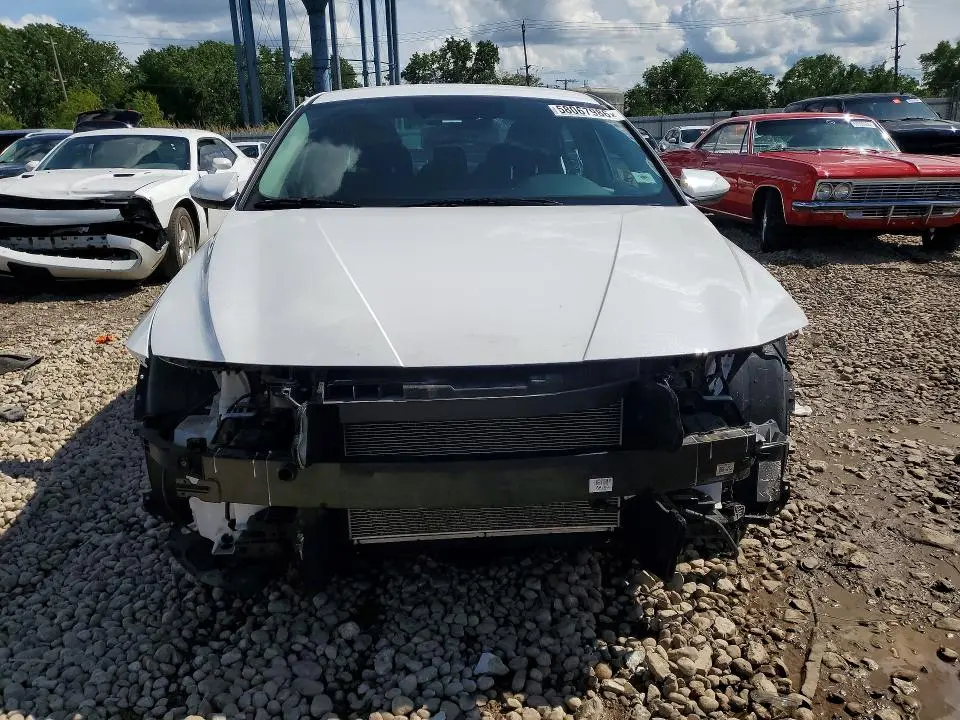 2024 HYUN ELANTRA SE   