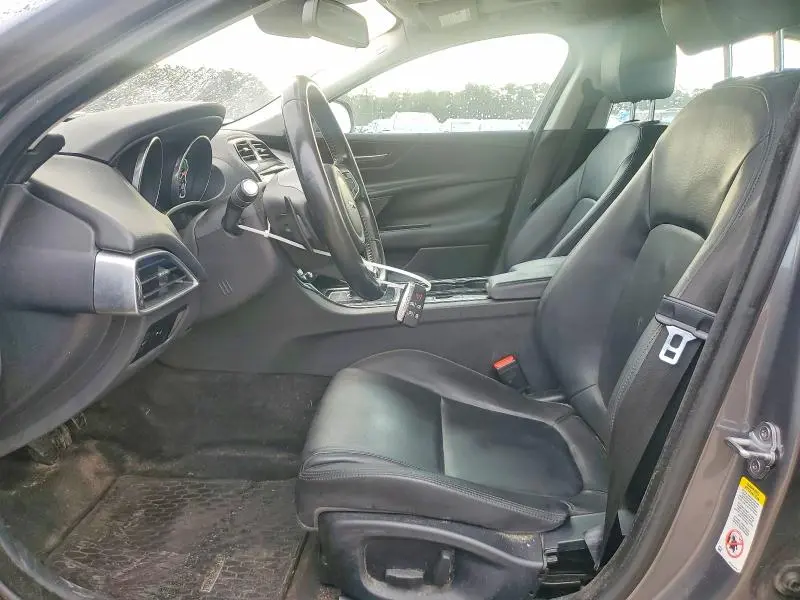 2017 JAGUAR XE PREMIUM  