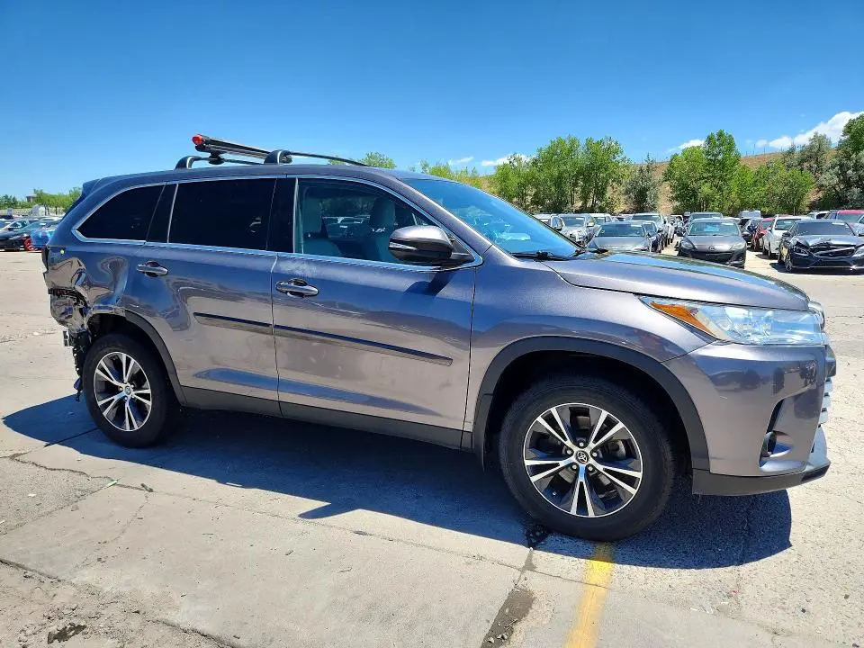 2019 TOYOTA HIGHLANDER LE  