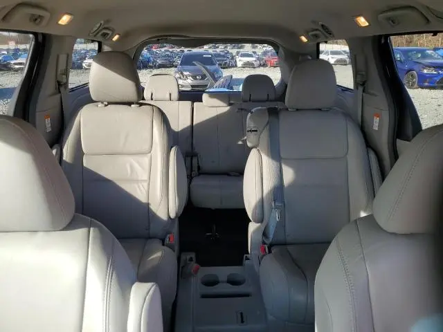 2016 TOYOTA SIENNA XLE  