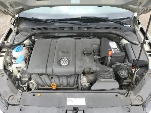2011 VOLKSWAGEN JETTA SE  
