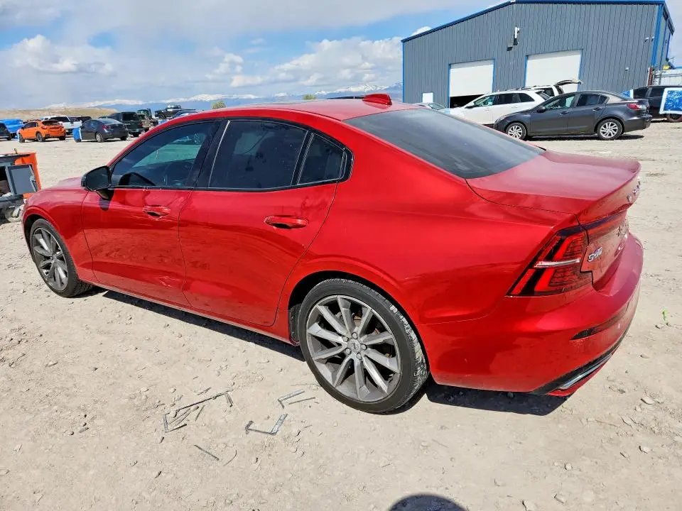 2021 VOLVO S60 T5 MOMENTUM  
