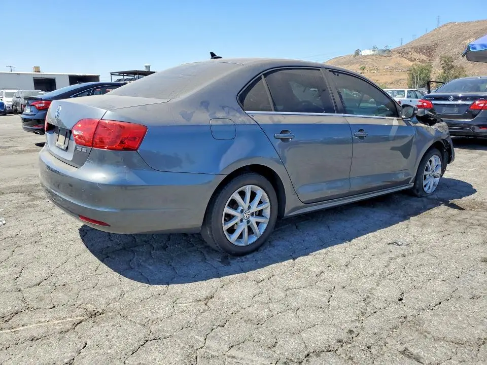 2013 VOLKSWAGEN JETTA SE  