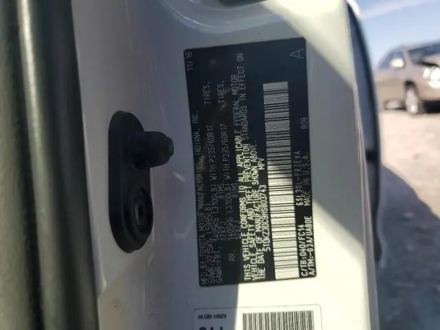 2017 TOYOTA SIENNA LE  