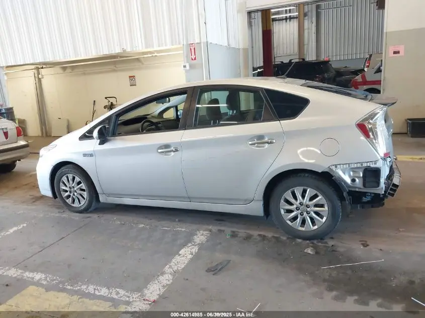 2014 TOYOTA PRIUS PLUG-IN  