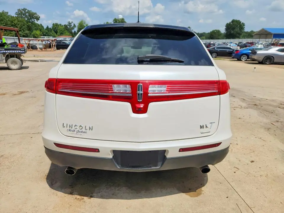 2014 LINCOLN MKT   
