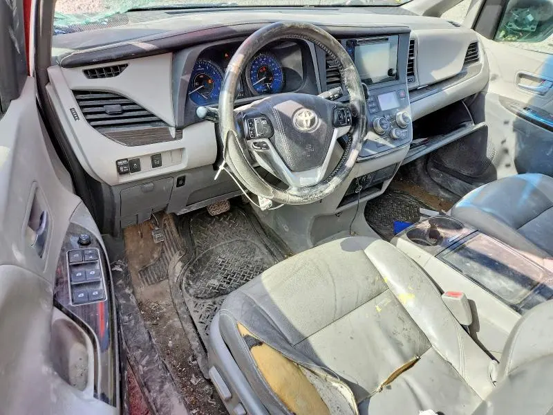 2015 TOYOTA SIENNA XLE 8-PASSENGER  