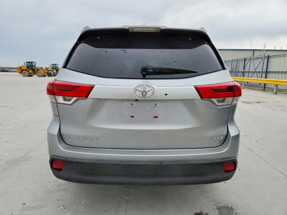2019 TOYOTA HIGHLANDER XLE  