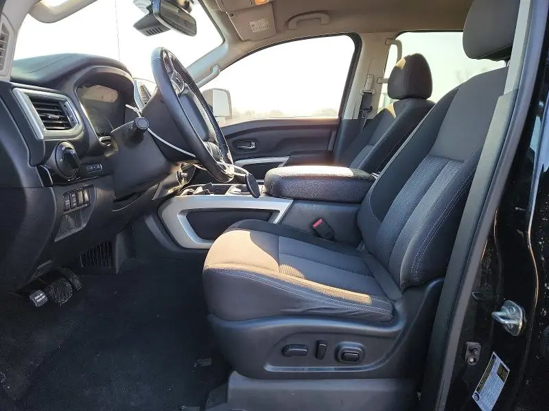 2020 NISSAN TITAN SV  