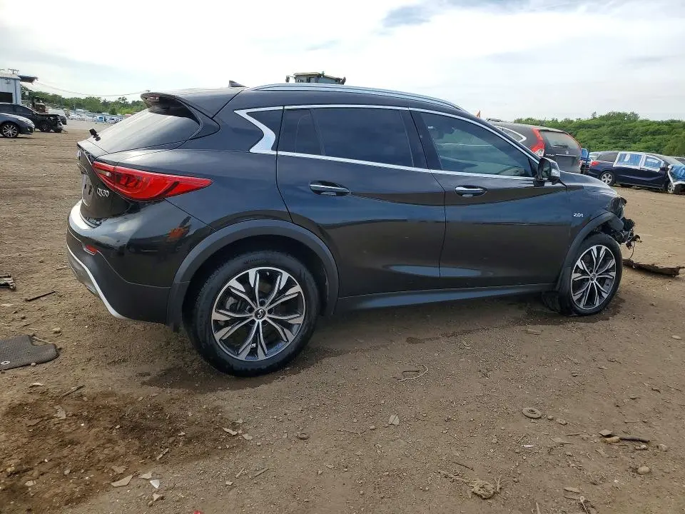 2019 INFINITI QX30 LUXE  