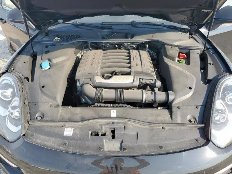 2017 PORSCHE CAYENNE   