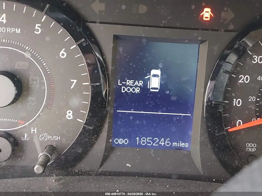 2015 TOYOTA SIENNA LE 8 PASSENGER