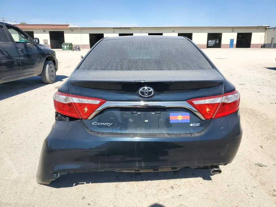 2015 TOYOTA CAMRY SE  
