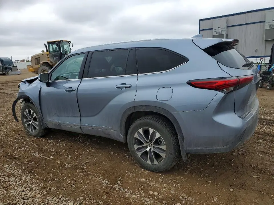 2021 TOYOTA HIGHLANDER XLE  