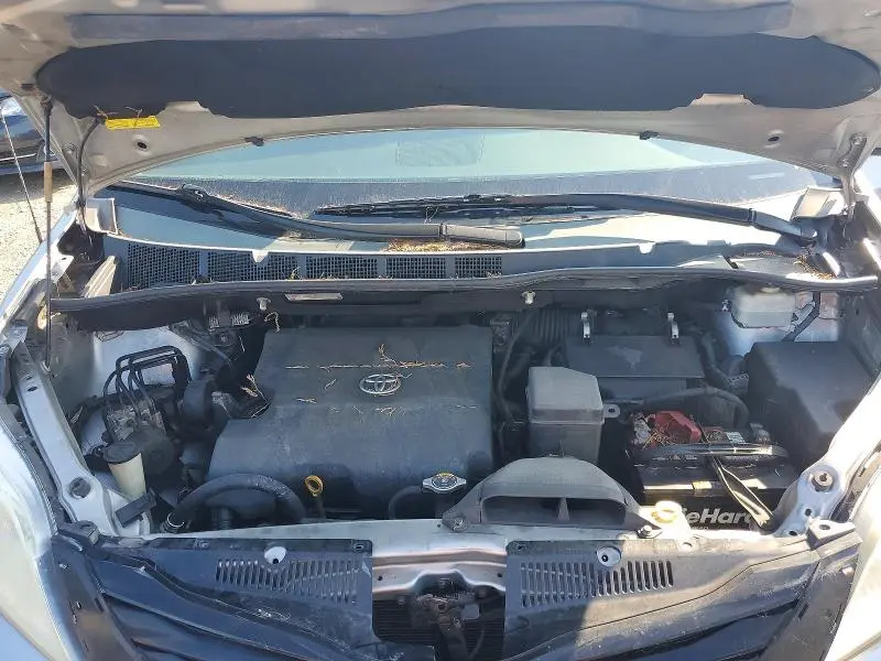 2012 TOYOTA SIENNA LE  